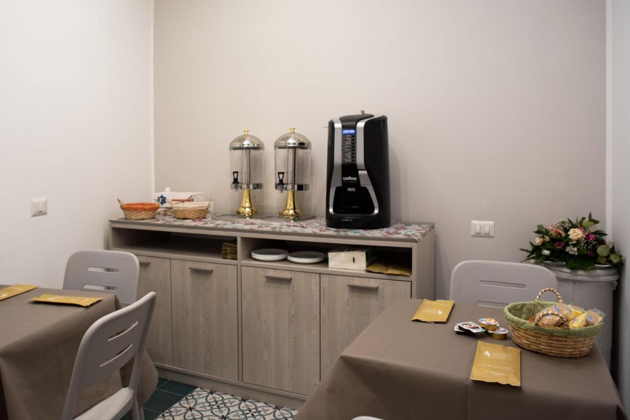 Palazzotto 902 Bed & Breakfast โครโตเน ภายนอก รูปภาพ