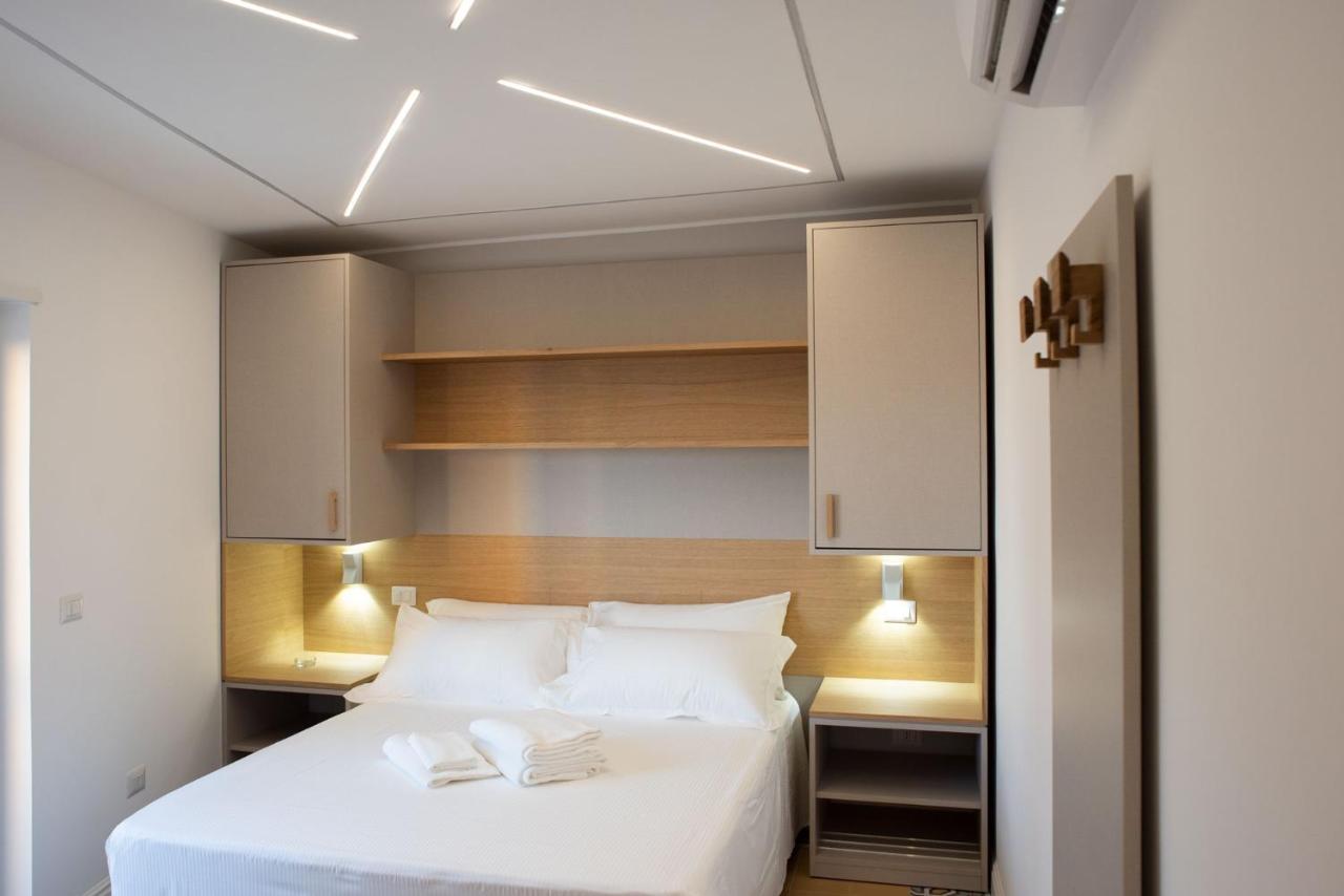 Palazzotto 902 Bed & Breakfast โครโตเน ภายนอก รูปภาพ